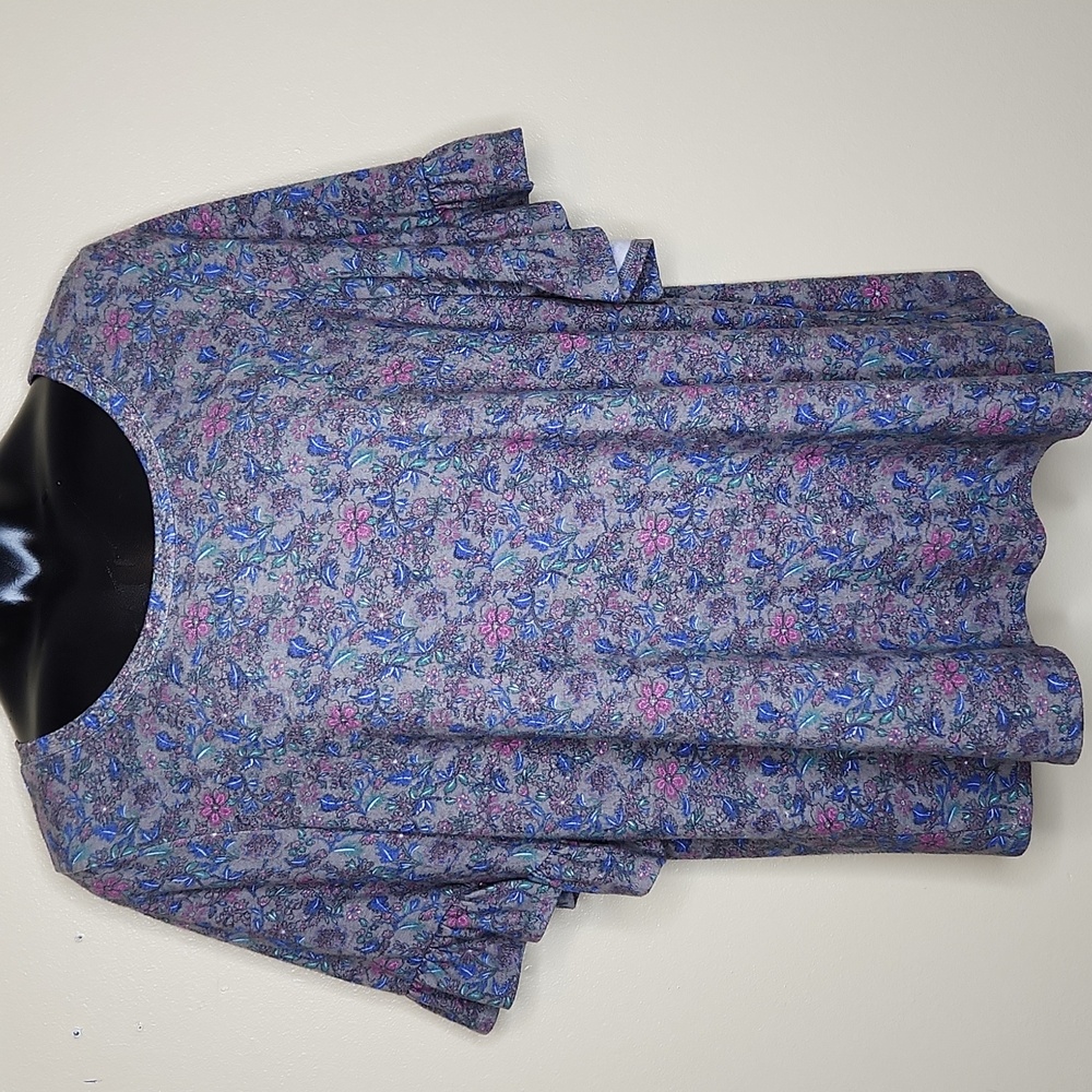 Women's Plus Size Boutique Plus Ruffle Short-Sleeve Sweater - Gray Floral - 3X